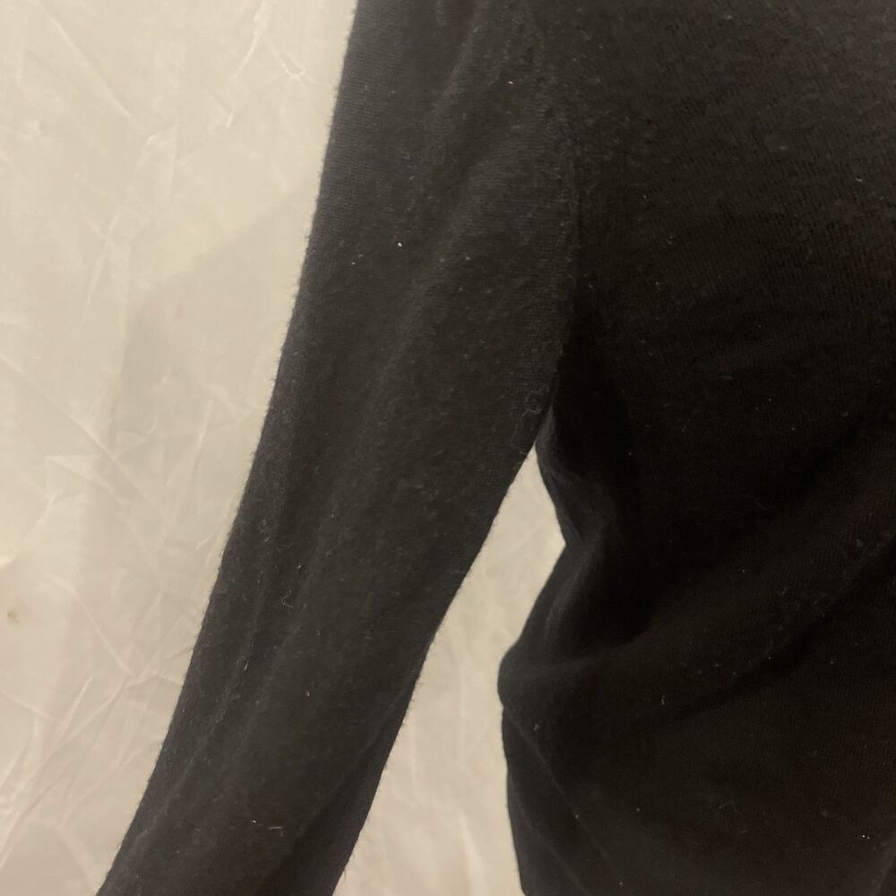 Express Womens 100% Merino Wool Sweater M Black V Neck Fine Knit Pullover - Picture 3 of 9